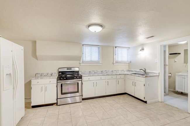 Building Photo - 172 S 600 W