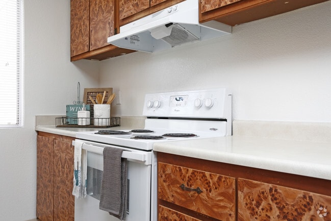 1HAB, 1BA - Rosebud - Rosewood Park Apartments