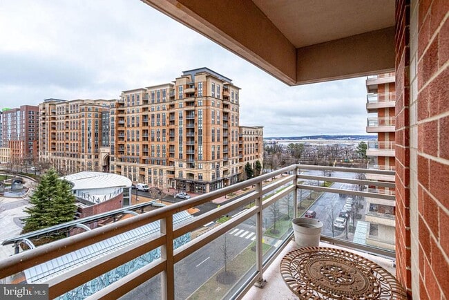 Foto del edificio - 3600 S Glebe Rd