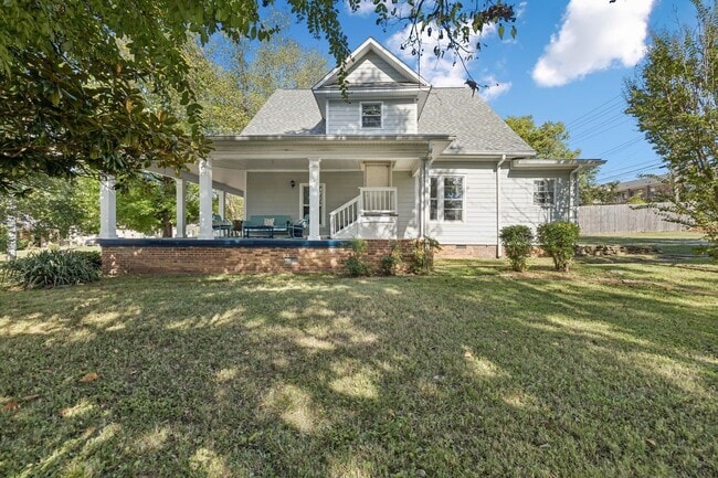 Building Photo - 920 Silverdene Pl