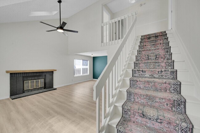 Building Photo - $2,495, 3 beds, 2.5 bath Updated Home in Co Springs with Fenced In Yard!