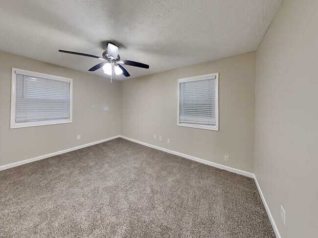 Building Photo - 211 Hunt Ridge Dr