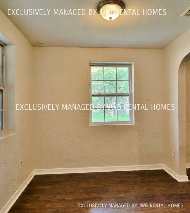 Foto del edificio - 3382 Sunnybrook Ave S