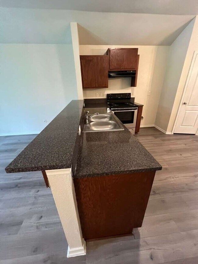 Foto del edificio - 2 bedroom 1 bath - Move in Ready! New Pics coming soon