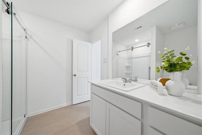 Building Photo - 5643 Shelford Birch Dr
