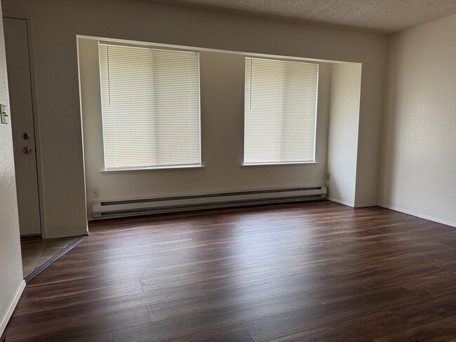 Building Photo - 950 SW Harrier Cir