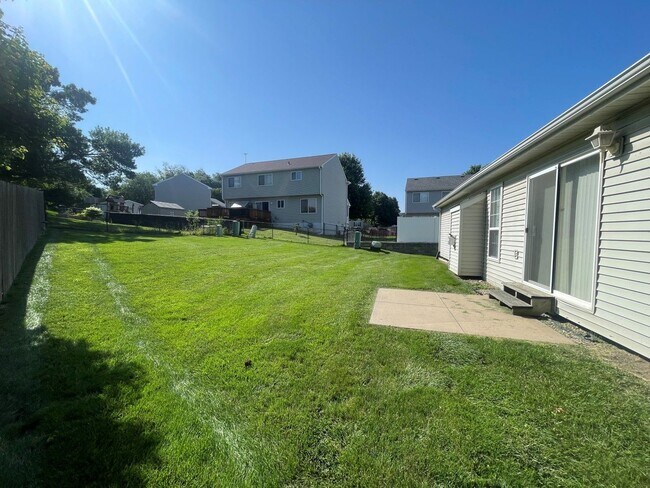 Foto del edificio - New Home For Rent Bellevue!