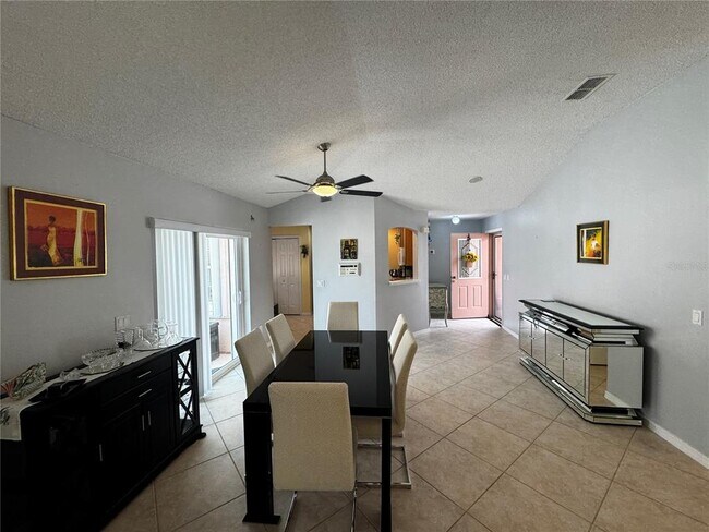 Foto del edificio - 1524 Martinez Dr