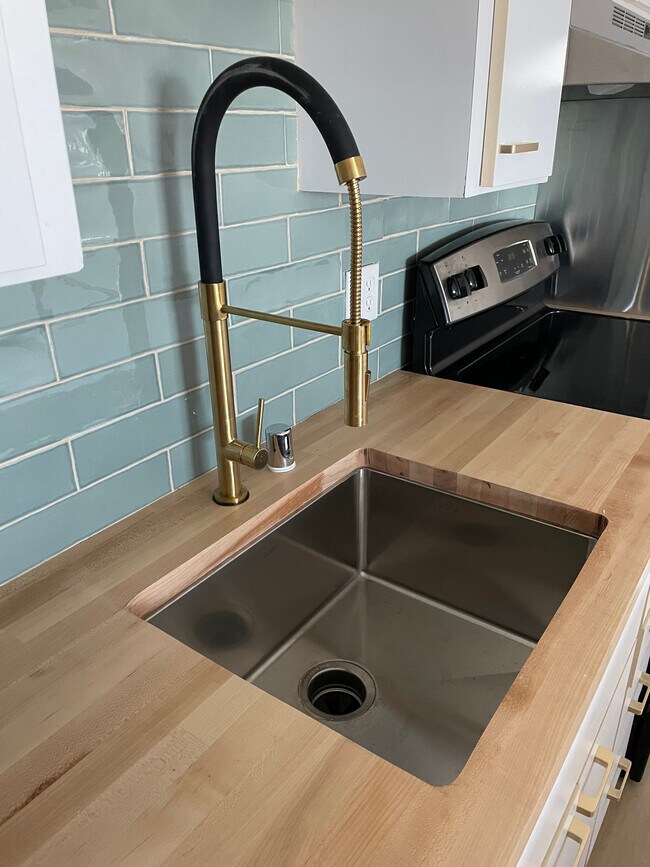 Foto del edificio - 311 Corbett Ave