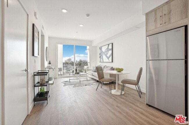 Building Photo - 222 N Alvarado St