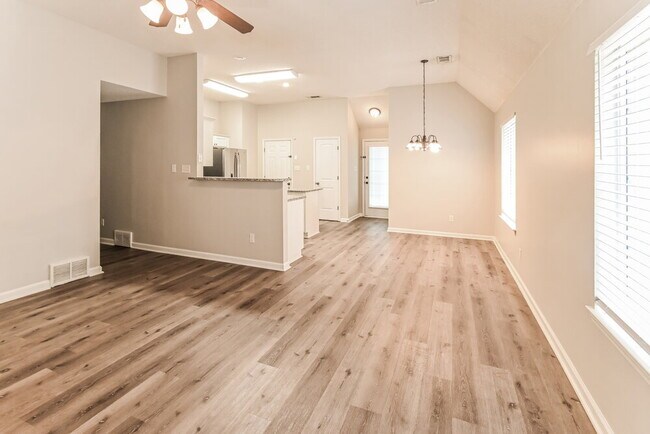Building Photo - 10253 Evening Hill Dr