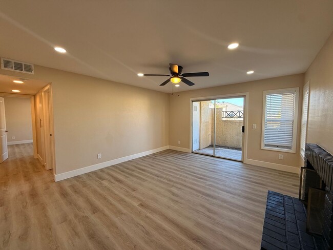 Foto del edificio - Bright 2BR/2BA Condo with Reserved Parking...
