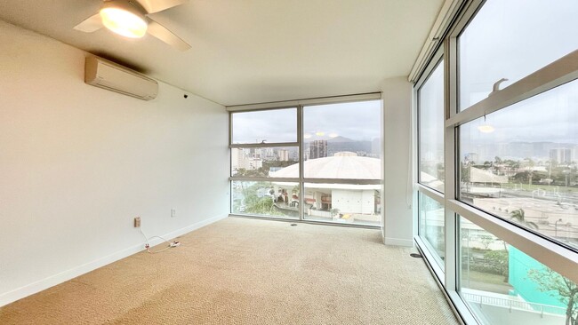 Building Photo - MOVE-IN READY 1 BED/1 BATH/1 PRKG IN 909! ...