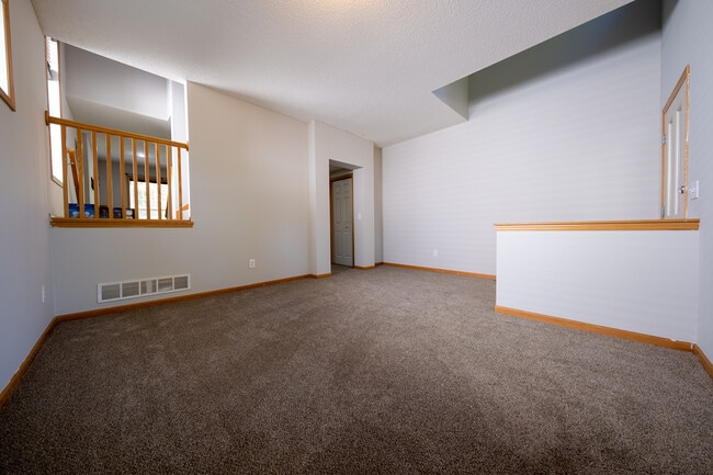 Building Photo - 12101 Waconia Cir NE