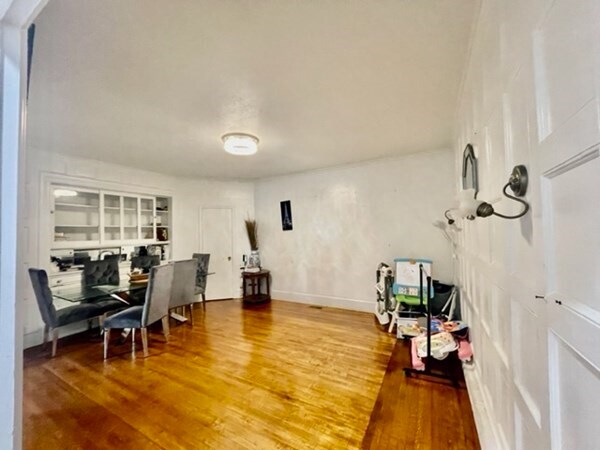 Building Photo - 248 W Elm St