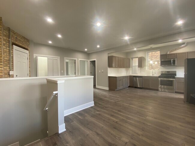 Foto del edificio - 4230 W Crystal St