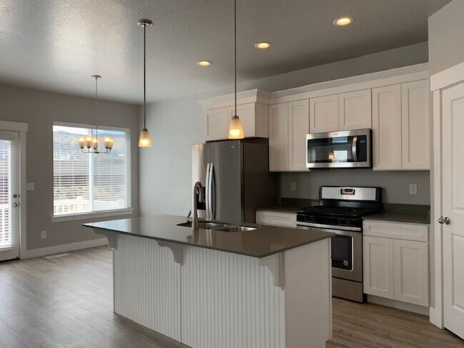 Foto del edificio - Beautiful Townhome in Great Location!