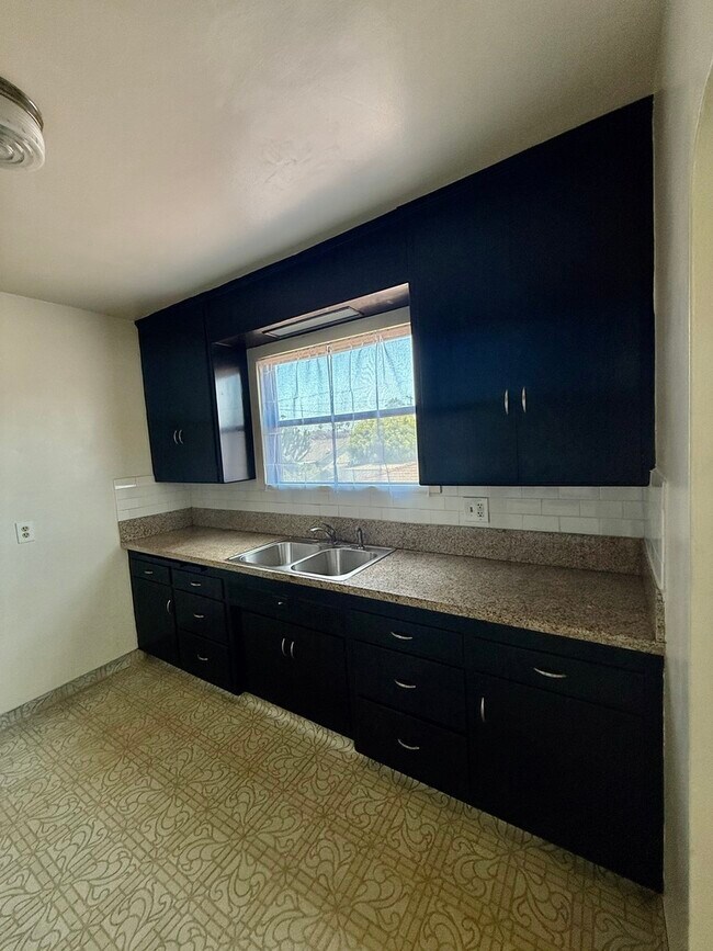 Kitchen - 328 W 17th St