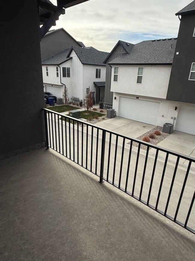 Building Photo - Beautiful townhome, construction just completed, 2 car garage, central air