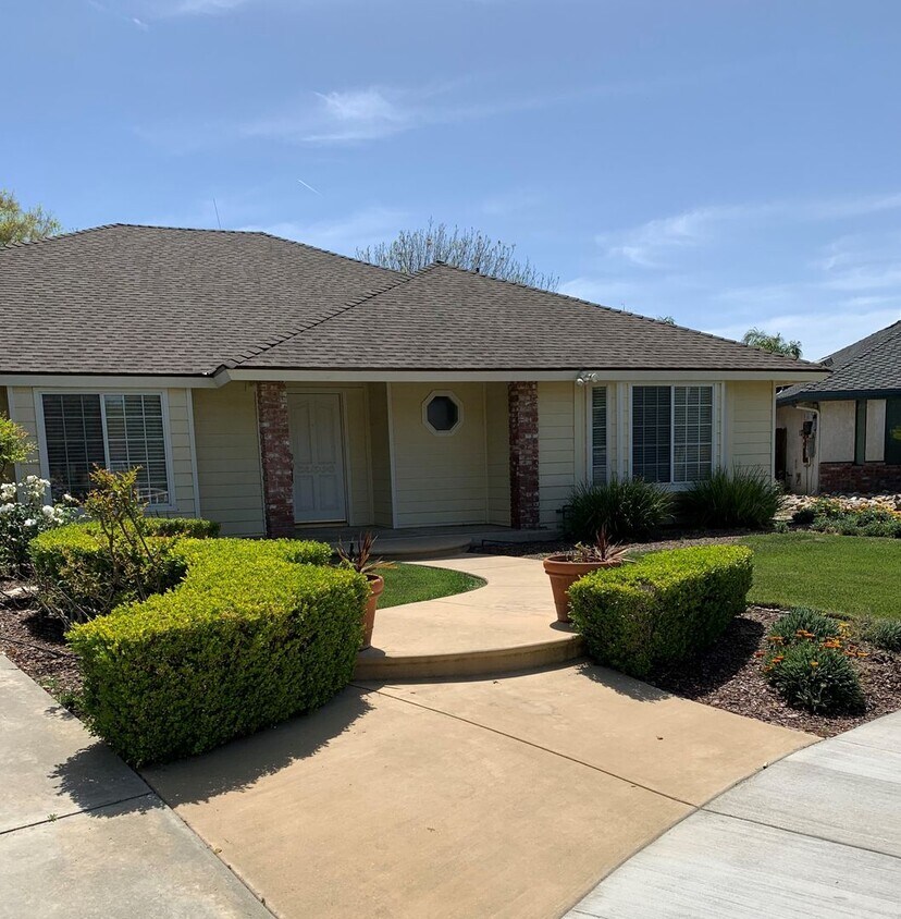 Primary Photo - 3 Bedroom 2 Bath Home