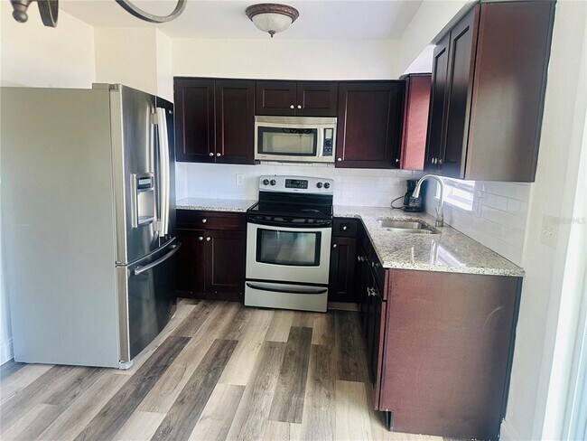 Building Photo - 808 Apricot Dr