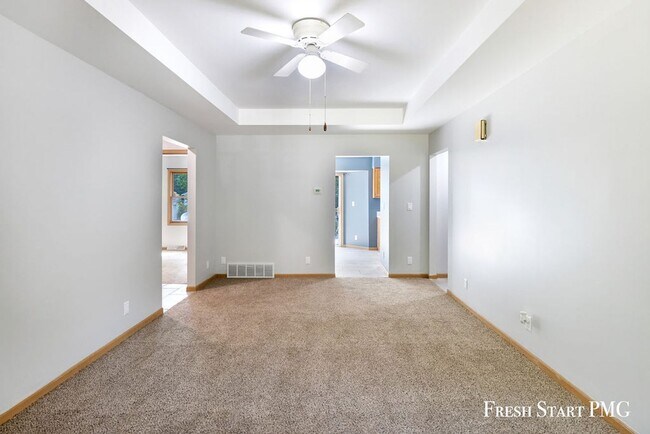 Foto del edificio - 218-220 Pine Ridge Rd
