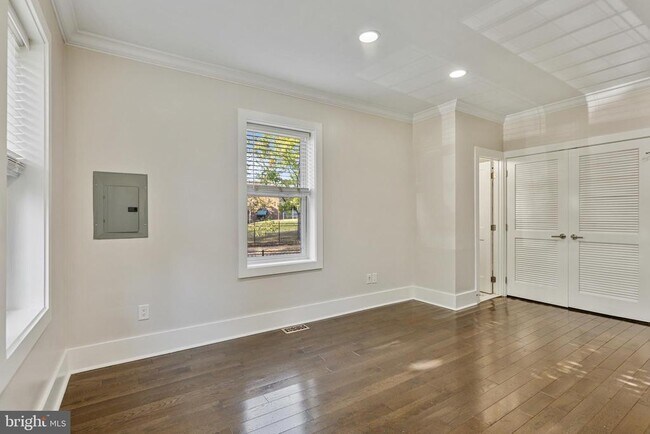 Foto del edificio - 1100 Holbrook Terrace NE
