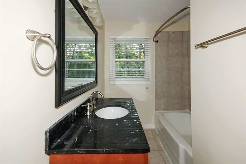 Primary Photo - 1546 Calvin Davis Cir