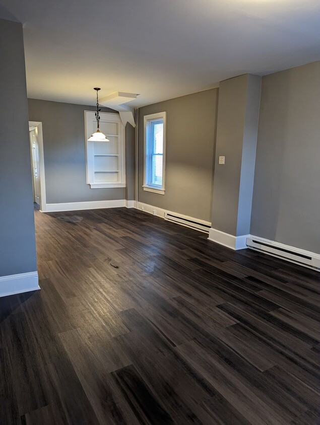 Primary Photo - Recently Renovated 2 Bed 1.5 Bath Townhome...