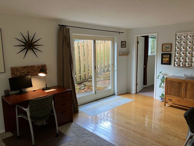 Foto del edificio - 1691 Parrish St