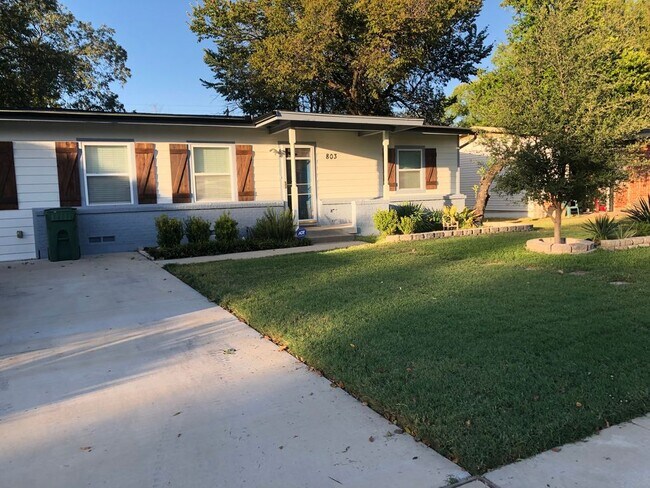 Building Photo - 803 Forrestal Dr