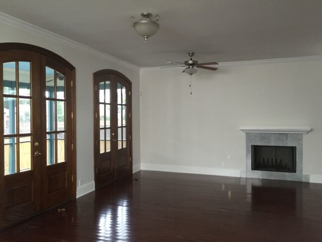 Building Photo - 6054 General Diaz St