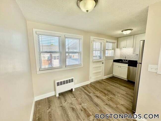 Foto del edificio - 108 Shawomet Ave