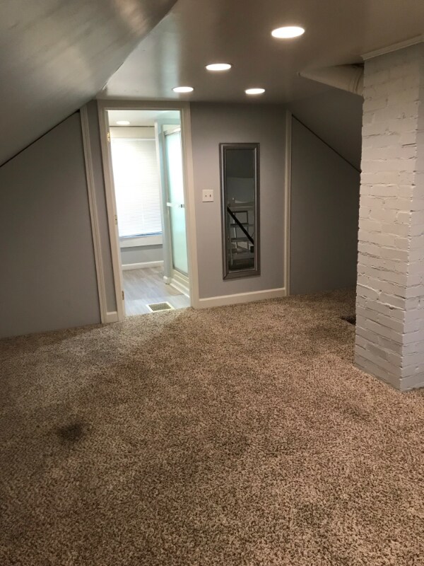 Foto del edificio - 1724 Bloomfield Rd