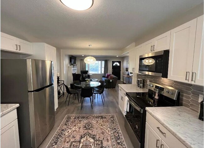 Building Photo - 306 S Marble St