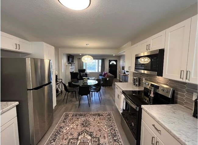 Building Photo - 306 S Marble St