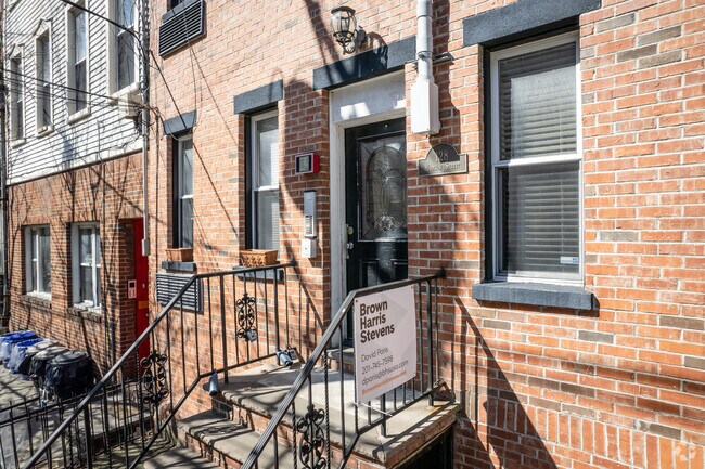 Entrada - 128 Madison St