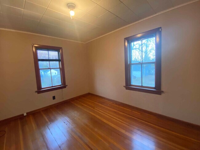 Building Photo - 35 Hinckley St