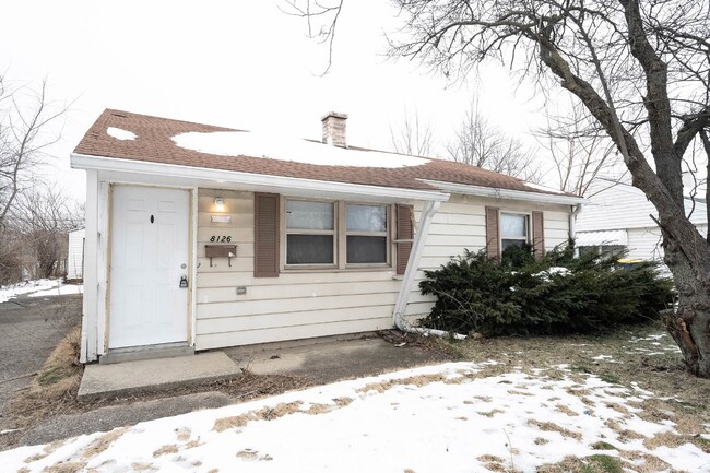 Building Photo - "Charming 3-Bedroom Gem in Indianapolis wi...