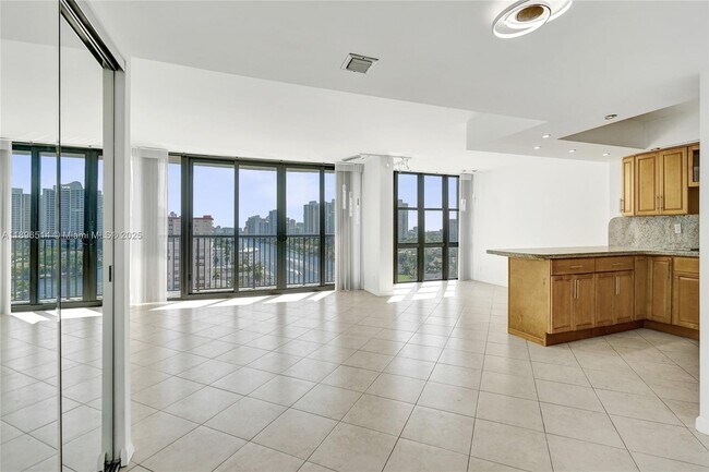 Building Photo - 2017 S Ocean Dr