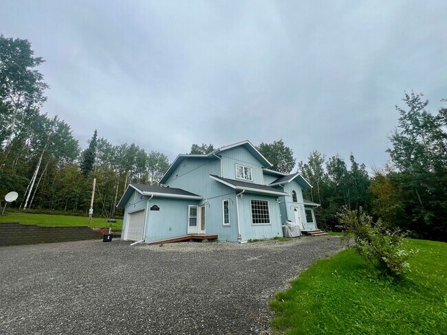 Foto del edificio - Spacious 3BR/2.5BA Fairbanks Home – Garage...