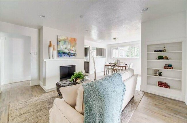 Sala de estar - 2689 Highland Dr