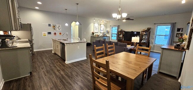 Foto del edificio - 332 Fenrose Dr