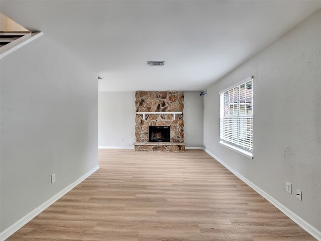 Building Photo - 4003 Swinden Dr