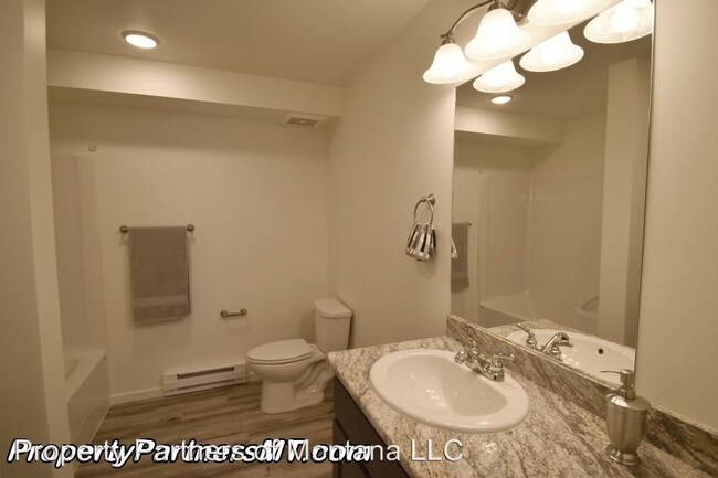Building Photo - 106 S Cottonwood