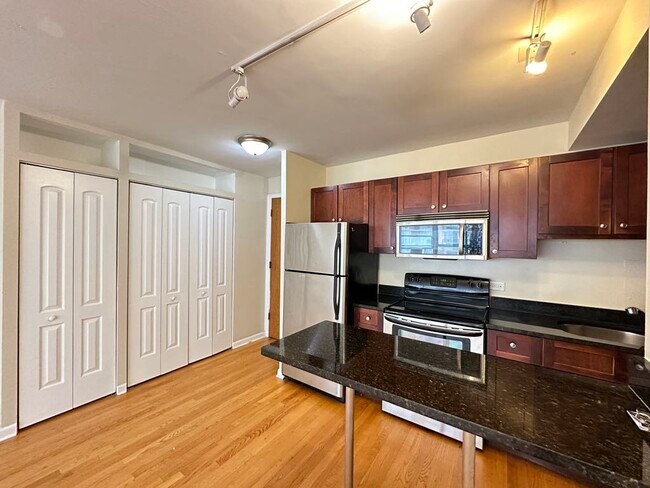 Building Photo - 4180 N Marine Dr
