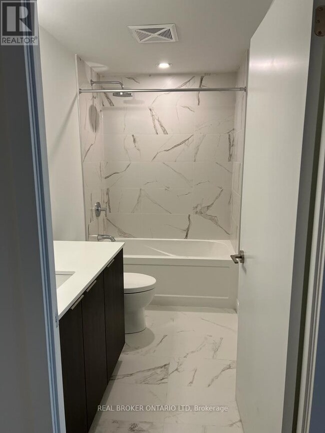 Building Photo - 7 Golden Lion Heights