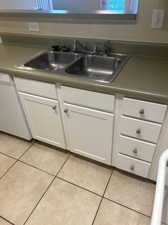 Building Photo - 05-205 Sun