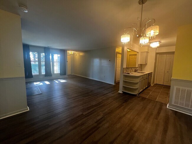 Foto del edificio - Lovely 2 BR/2 BA Condo in Germantown!