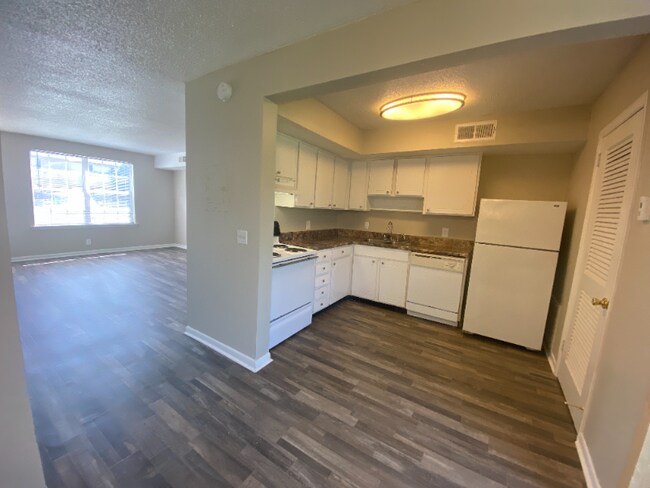 Building Photo - 300 Berkley Dr